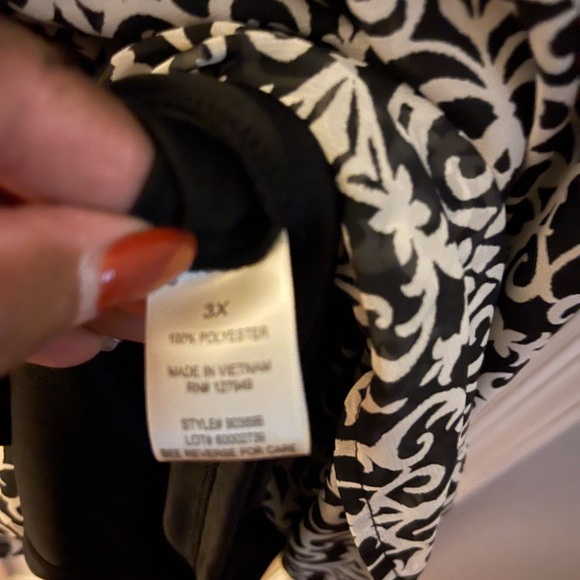 Soho Apparel Black and White Elegant Dress - Picture 4 of 4